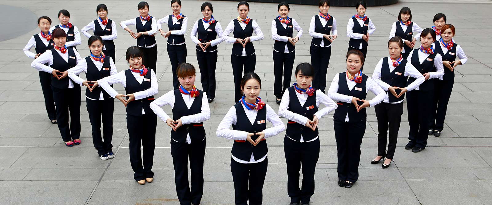 集体照专业拍摄 创意合影姿势大全与服务指南